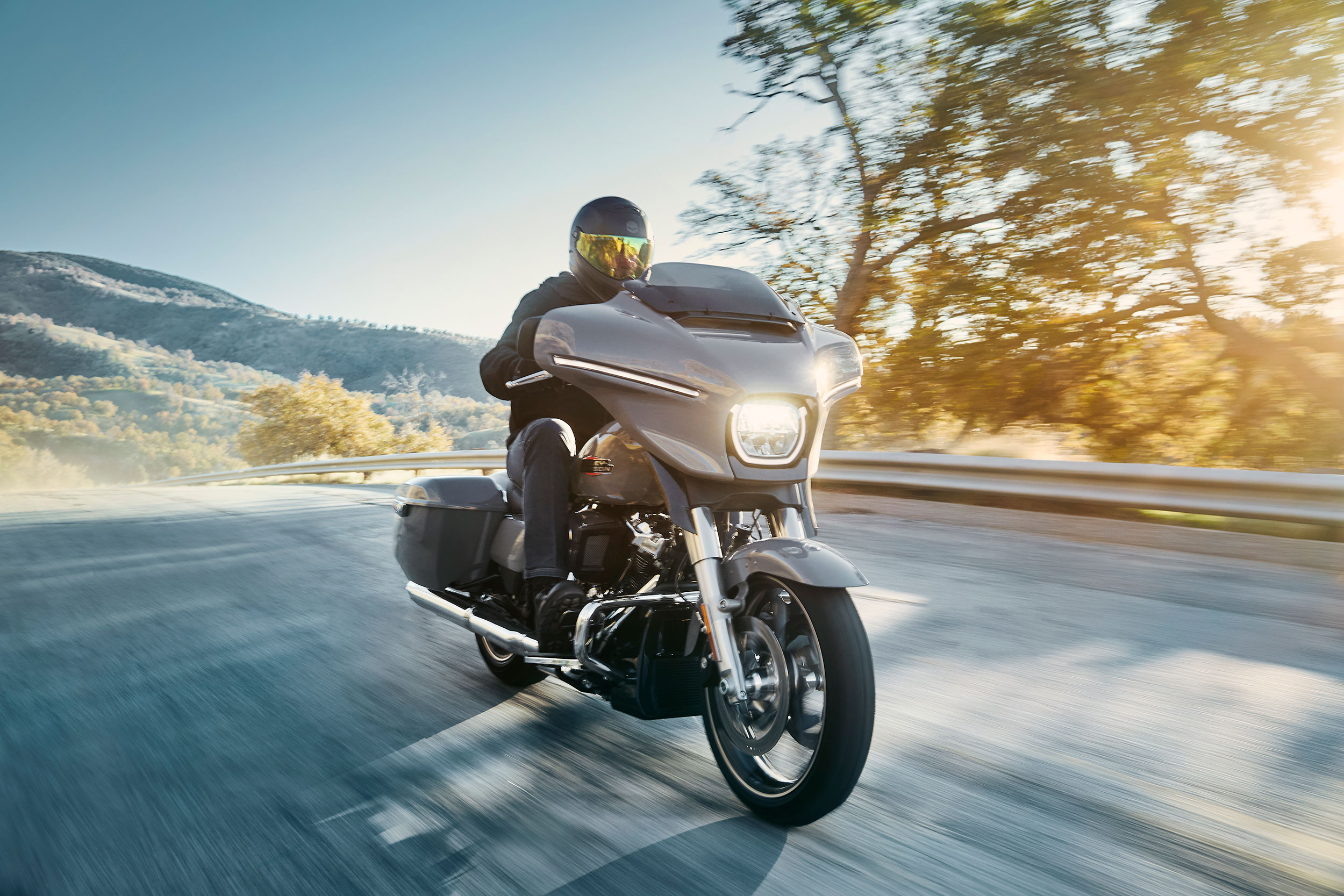 Harley_Davidson_Street_Glide_Hero_Running_B7A926_V1A